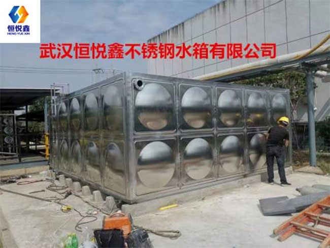 不銹鋼保溫水箱施工現(xiàn)場(chǎng)